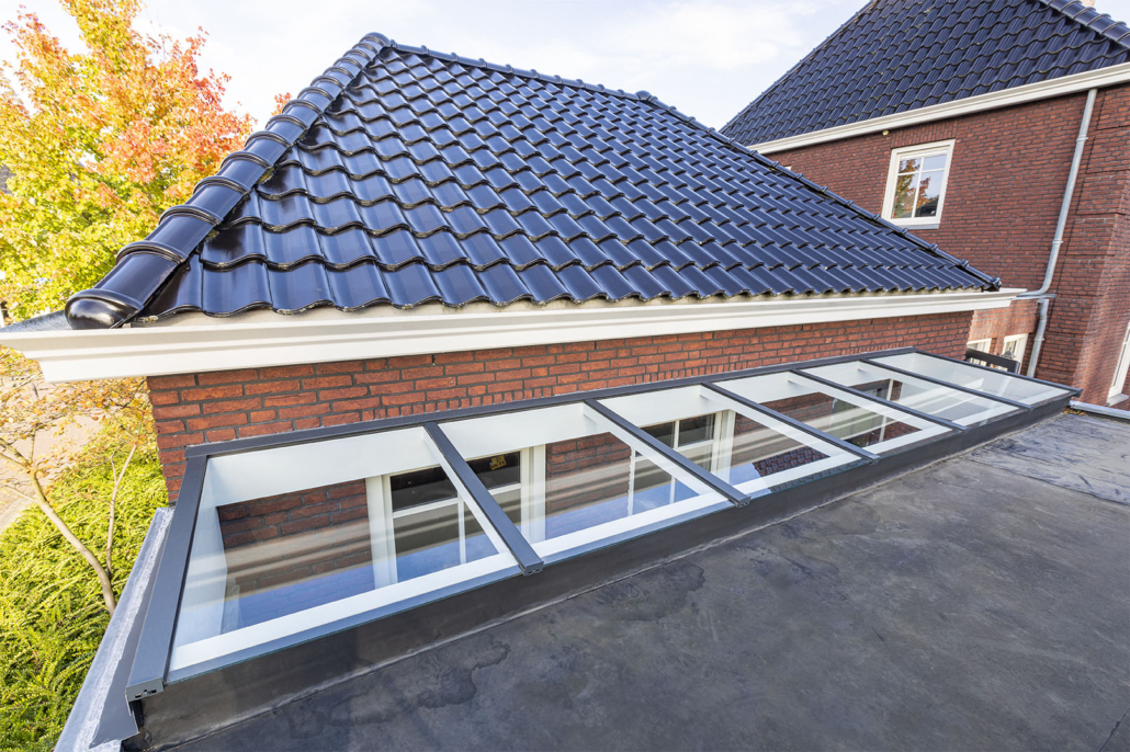 Lessenaarsdak lichstraat skylar boven